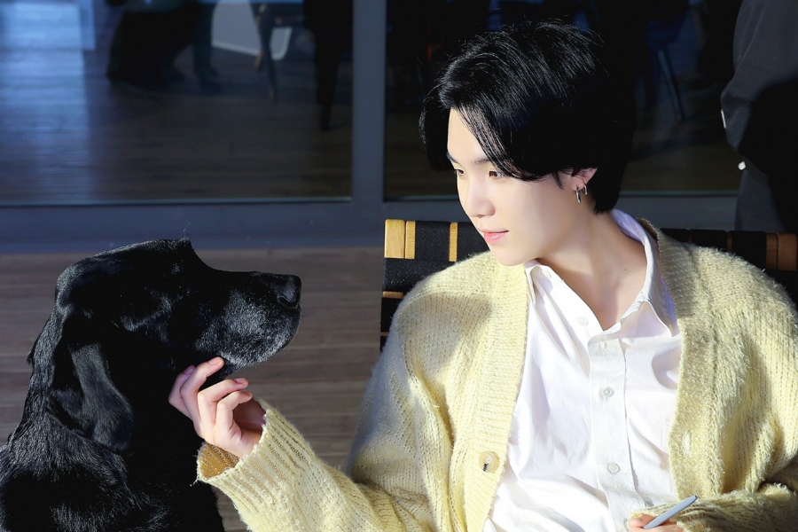 防弹少年团的 Suga 凭借与 IU 的新合作“People Pt.2”登上 3 大广告牌排行榜