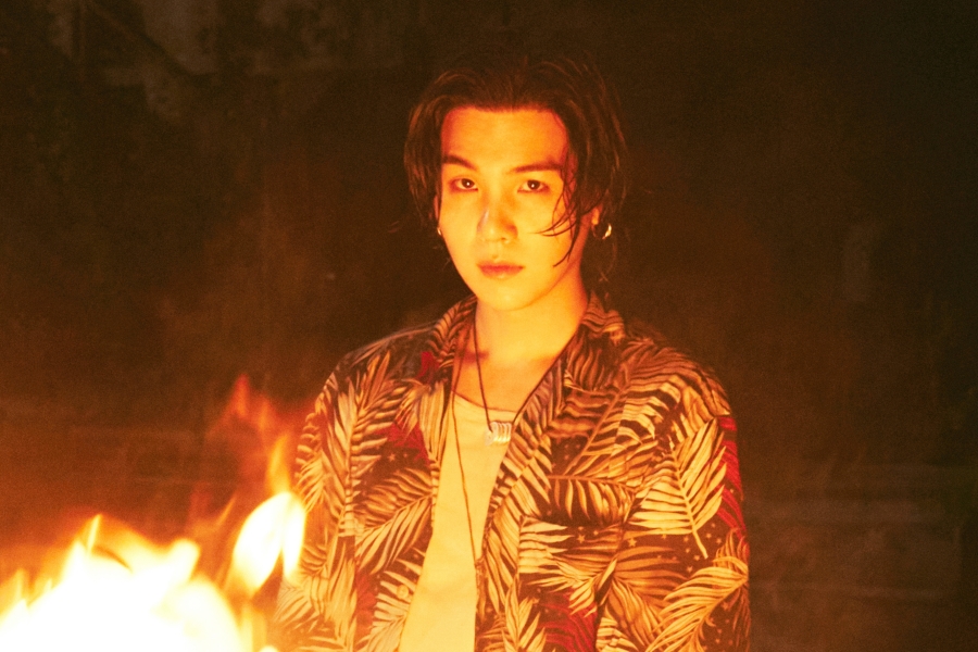 BTS 的 Suga 凭借“Haegeum”和“D-DAY”横扫全球 iTunes 排行榜