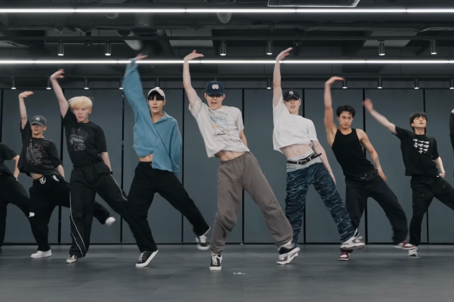 观看：NCT DOJAEJUNG 在“香水”舞蹈练习视频中的动作如丝般柔滑