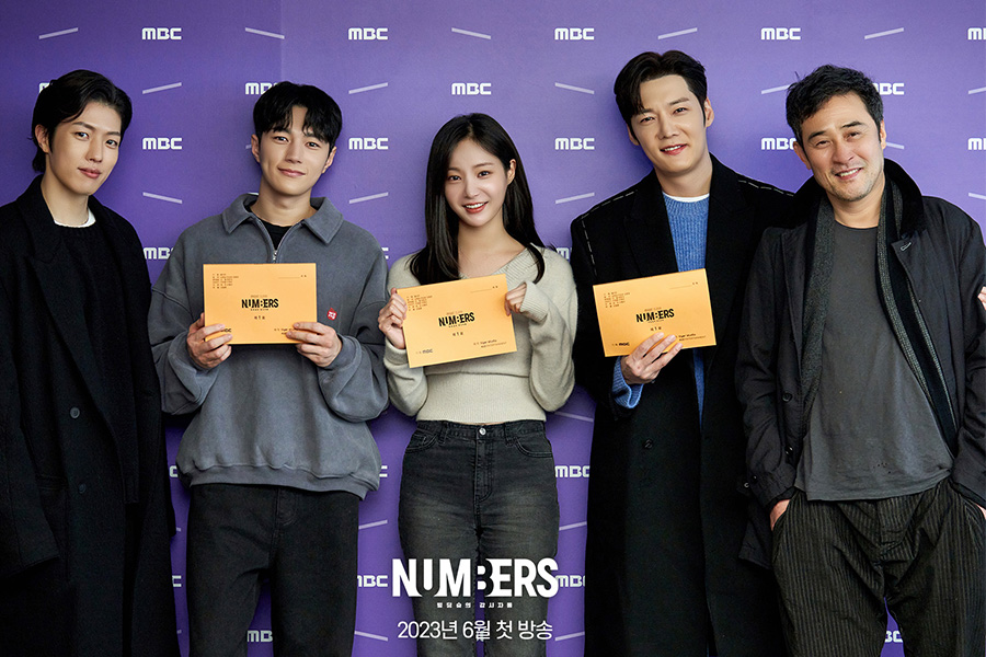 金明洙、妍雨、崔振赫等在新剧《Numbers》的剧本朗读中沉浸在自己的角色中