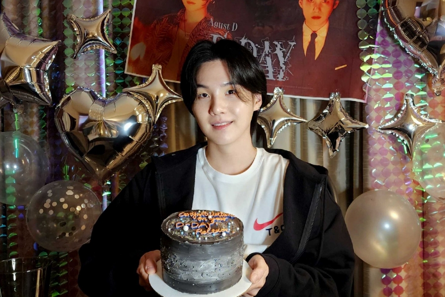 防弹少年团的 Suga 凭借“D-DAY”创下 Hanteo 历史上所有 Solo 艺人首周销量第二高