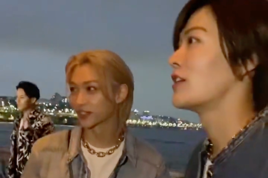 观看：Stray Kids 的 Felix 和 NCT 的 Yuta 在 Louis Vuitton 早秋秀上分享温馨的互动