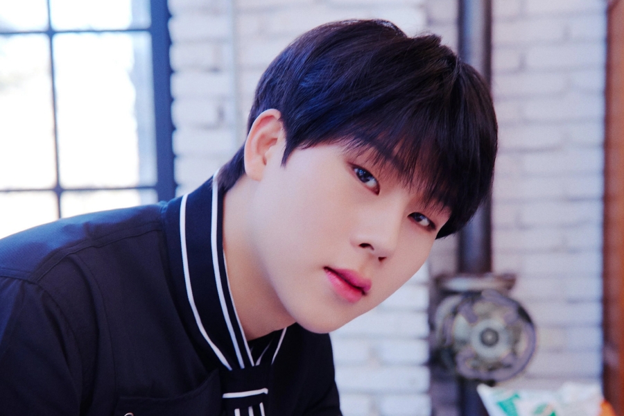 观看：MONSTA X 的 Joohoney 发布了第一张个人专辑的官方徽标预告片