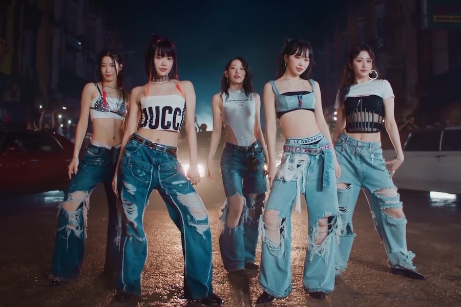 观看：LE SSERAFIM 在“UNFORGIVEN”复出的激烈 MV 中叛逆