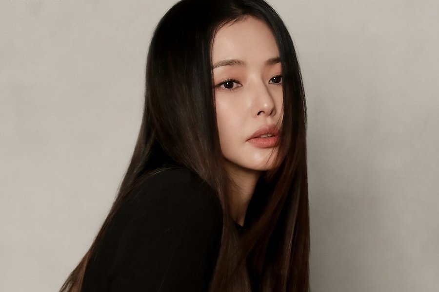 Honey Lee 商谈出演新喜剧 