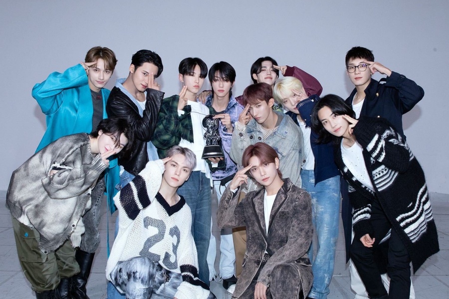 观看：SEVENTEEN 在“M 倒计时”中获得“超级”第二场胜利； BTOB、iKON、LE SSERAFIM 等的表演