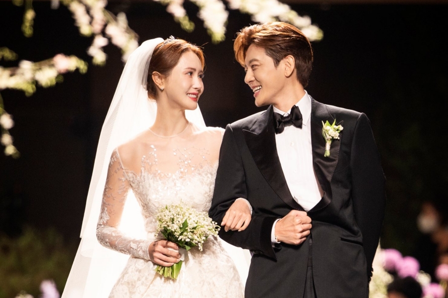 SE7EN 和李多海分享了华丽的婚礼照片