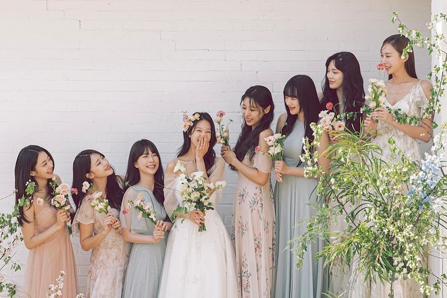 9MUSES与成员珉哈一起拍摄婚纱照