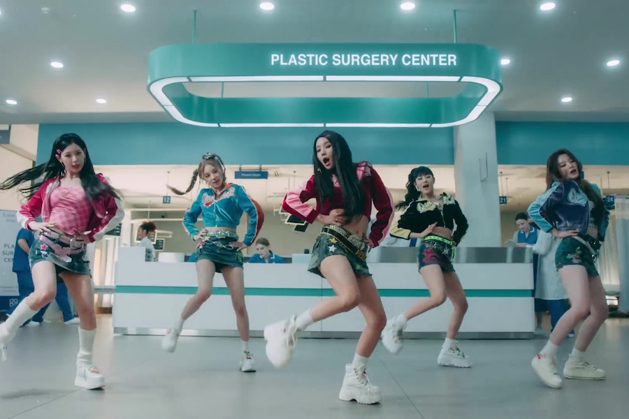 观看：(G)I-DLE 在激烈的新 MV 中展示如何成为“Queencard”