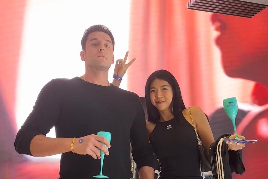 健身 YouTuber JJ 透露她与演员 Julien Kang 交往