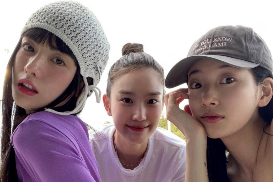 Nana 在可爱的度假照片中展示了与 Suzy 和 Jang Hee Ryung 的友谊