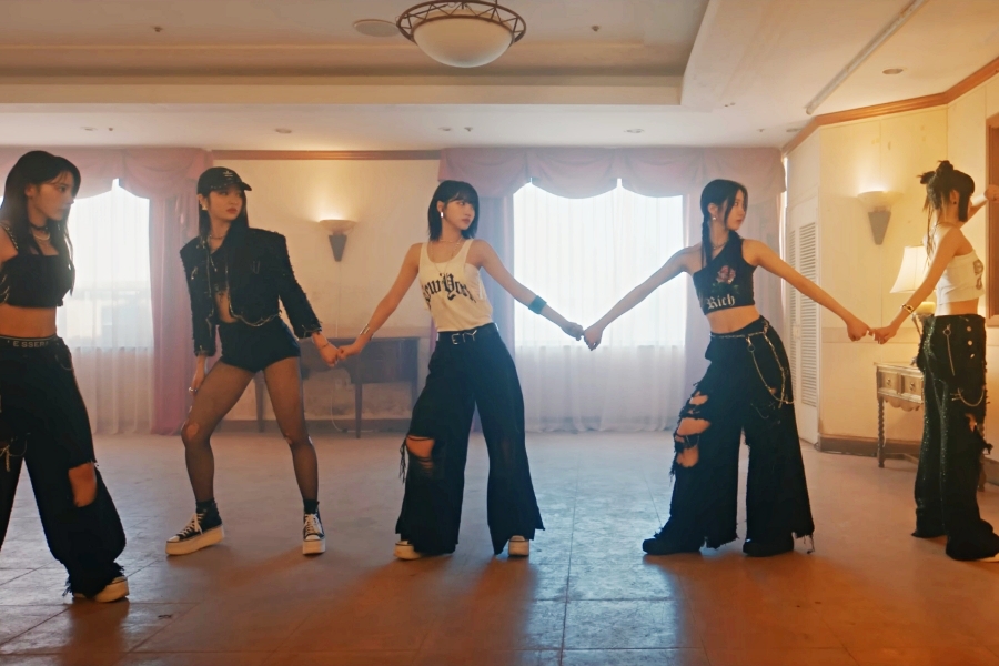 观看：LE SSERAFIM 为“Eve、Psyche & The Bluebeard's Wife”投放令人难忘的 MV 预告片