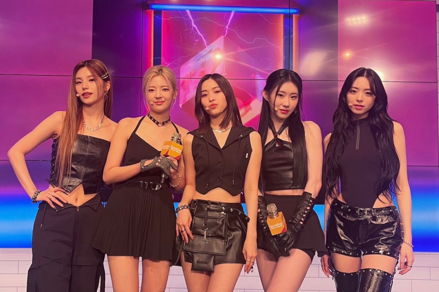 观看：ITZY 以“柴郡”表演回归“纽约好日子”