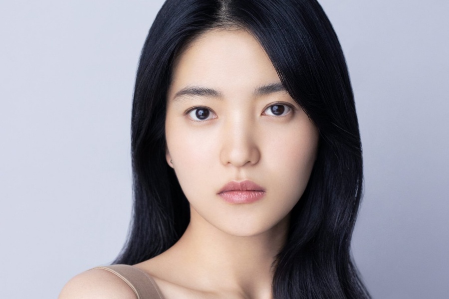 金泰梨和她的经纪公司在就她向粉丝提出​​翻译请求的批评后道歉