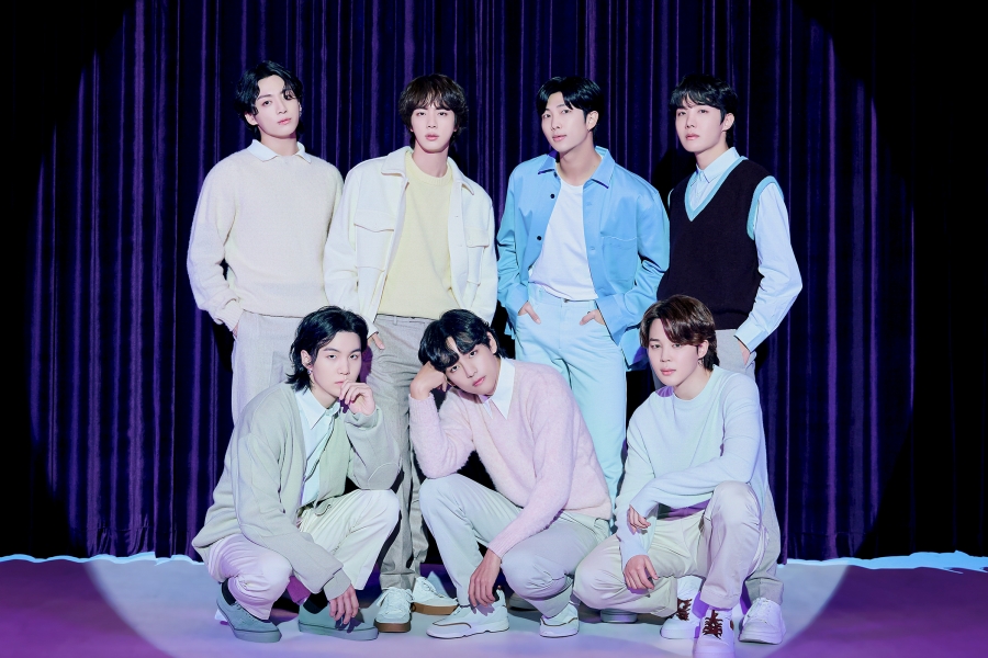 防弹少年团凭借 10 周年纪念单曲“Take Two”席卷全球 iTunes 排行榜