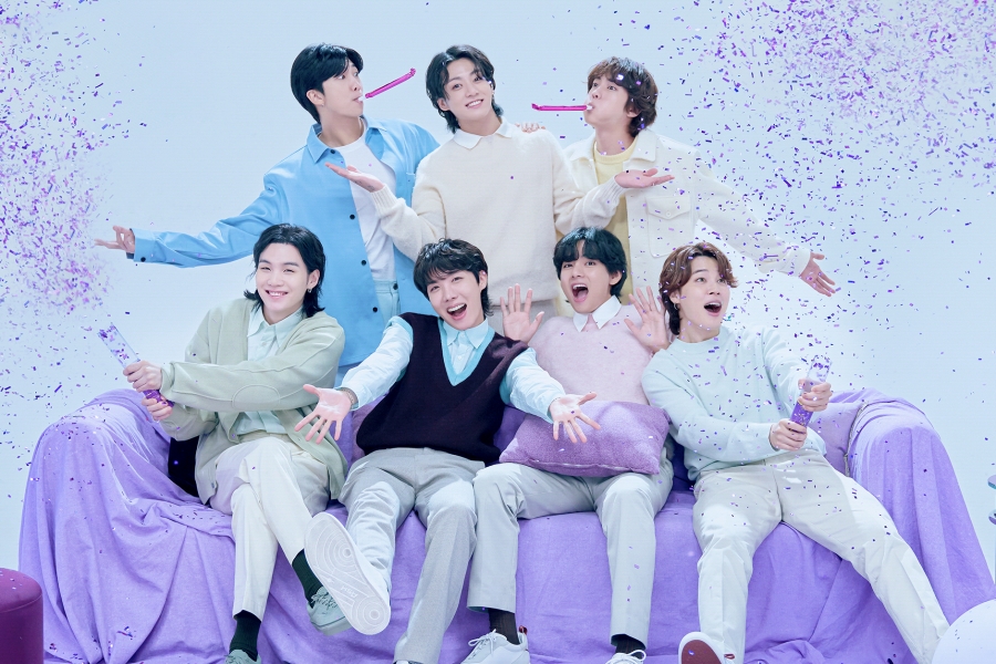 防弹少年团的“Take Two”成为他们第二支在 Spotify 全球排行榜上首次亮相的组合歌曲