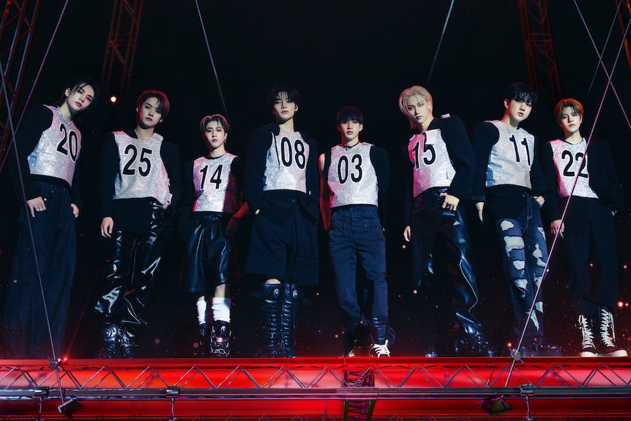 Stray Kids 宣布“5-STAR Dome Tour 2023”和新荧光棒