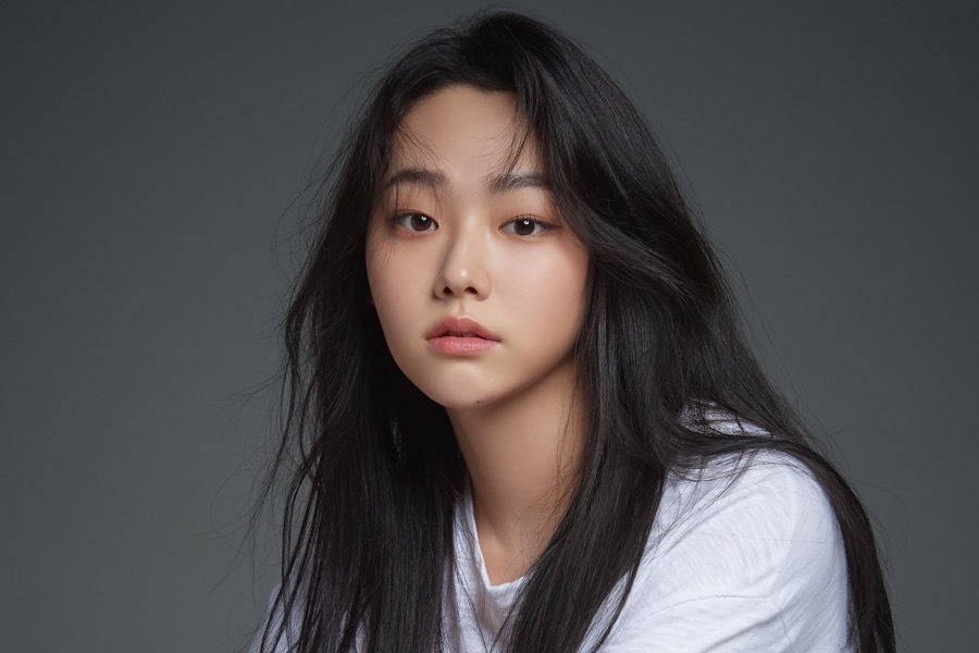 Kang Mina 与 Jellyfish Entertainment 分道扬镳 + 正在洽谈与徐仁国的经纪公司签约