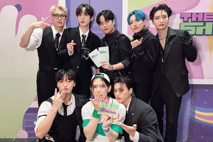 观看：ATEEZ 在“The Show”中凭借“BOUNCY（K-HOT CHILLI PEPPERS）”获得第一名；来自 is_9 和更多的表演