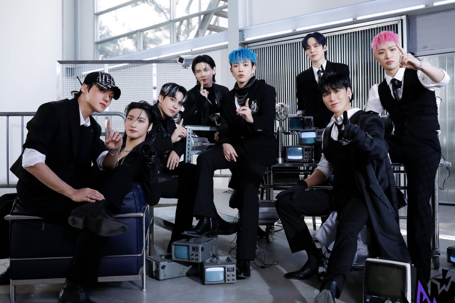 ATEEZ 成为第一个非“四大”经纪公司的男团，首周销量突破 100 万