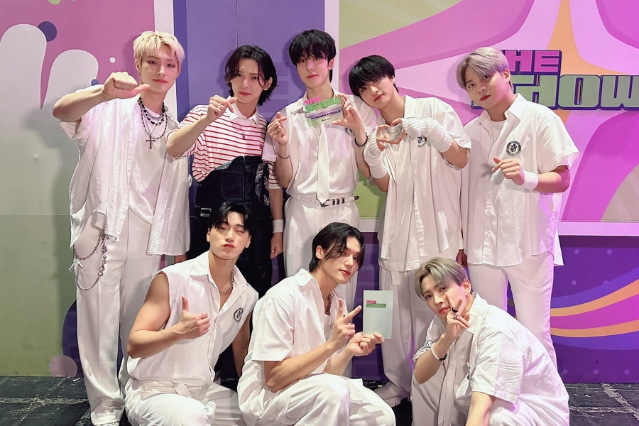 观看：ATEEZ 在“The Show”中凭借“BOUNCY (K-HOT CHILLI PEPPERS)”获得第四次胜利； &TEAM、Kim Jae Hwan 等人的表演