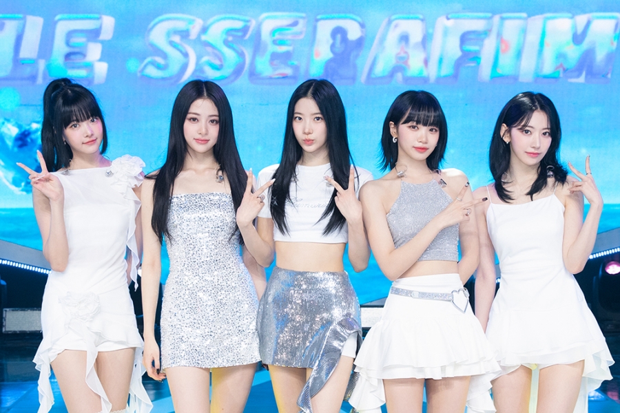 观看：LE SSERAFIM 宣布首次巡演并附有“FLAME RISES”预告片