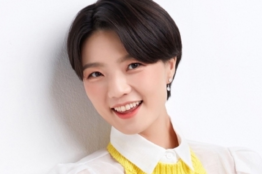 喜剧演员安英美生下她的第一个孩子