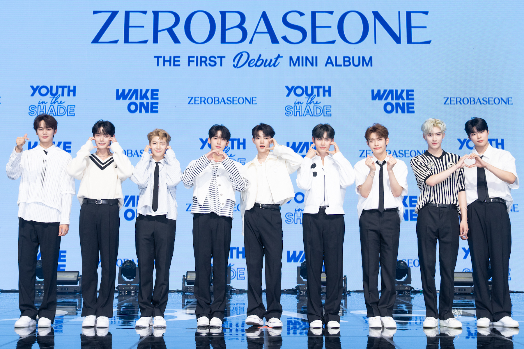 ZEROBASEONE 在首次亮相展示会上谈论他们备受期待的首次亮相、创造记录和未来目标
