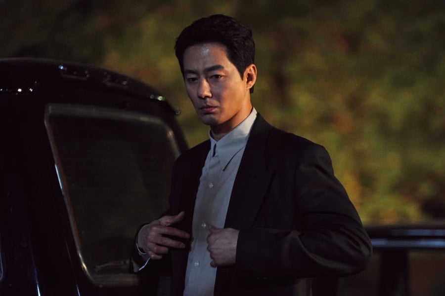 赵寅成在即将上映的奇幻动作剧《Moving》中变身为能飞的超人