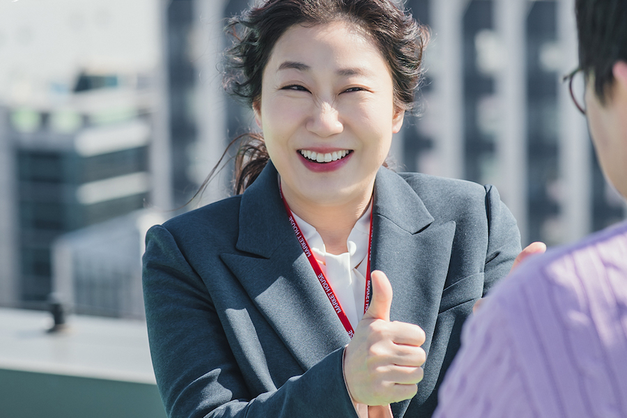罗美兰愿意不惜一切代价在即将上映的电视剧中重新获得她的管理职位