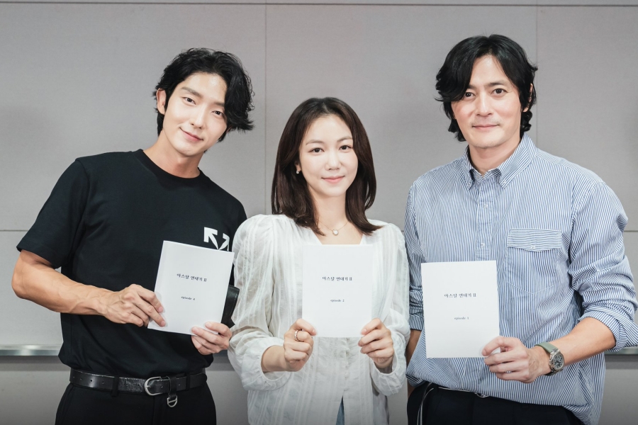 《阿斯达编年史 2》公开了李准基、张东健、金玉彬等人的剧本解读照片