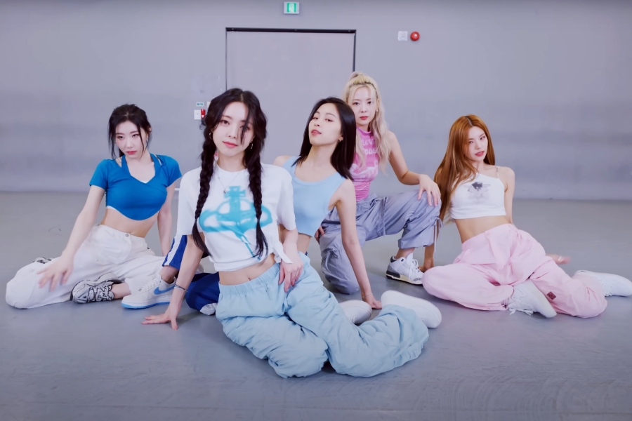 观看：ITZY 在“None Of My Business”的舞蹈练习视频中展示 La Chica 的新编舞