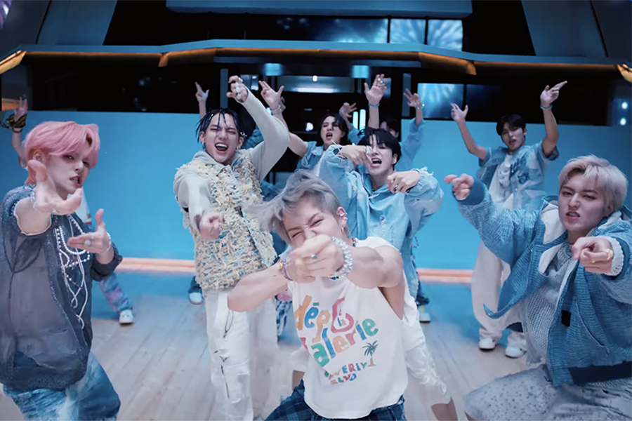 观看：TREASURE 在强大的“BONA BONA”MV 中说他们生来就是为了爱你