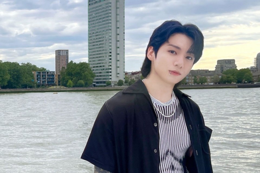 BTS 的 Jungkook 在英国官方单曲排行榜上创下新纪录，《Seven》连续第二周跻身前 15 名