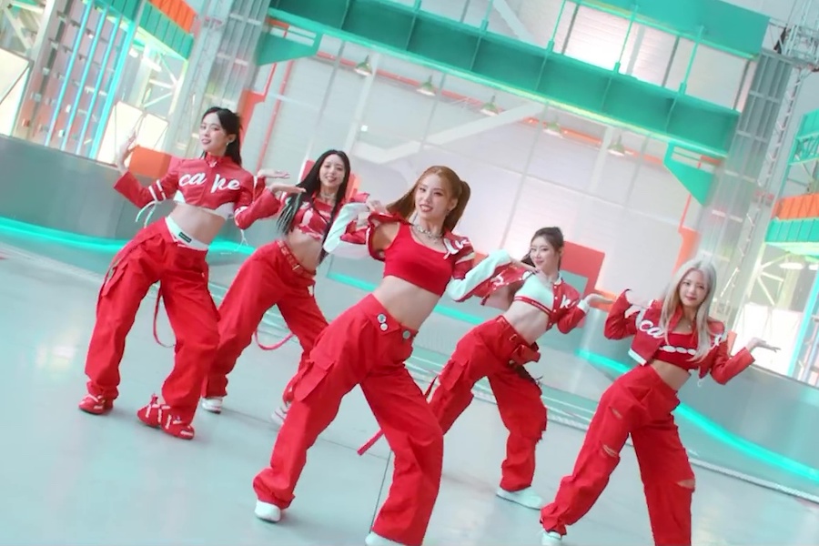 观看：ITZY 在充满活力的回归MV中像一块“蛋糕”一样度过生活 