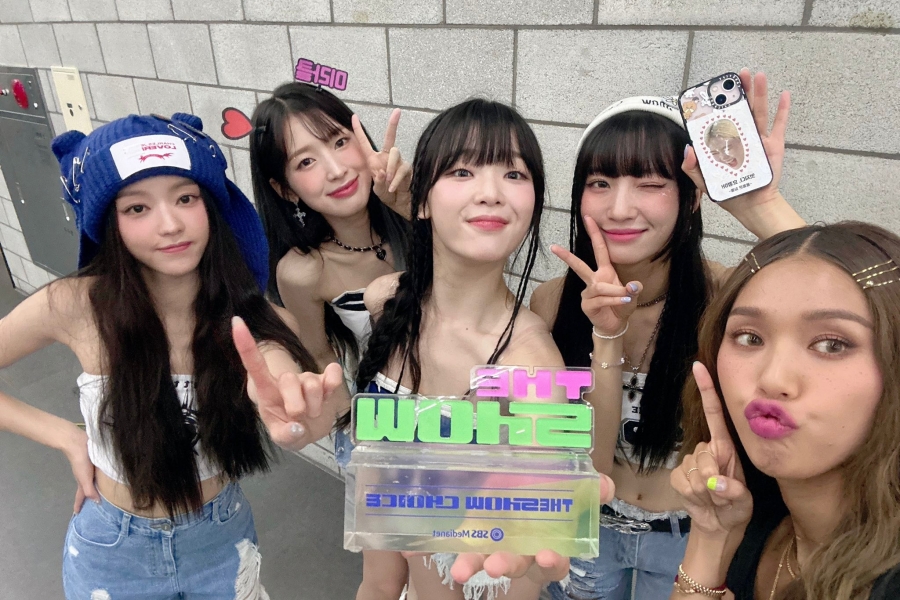 观看：《OH MY GIRL》凭借《Summer Comes》在《The Show》中获得第一场胜利； SEVENUS (MASC)、Soyou 等人的表演