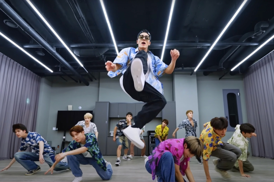 观看：THE BOYZ 在“LIP GLOSS”的锐利舞蹈练习视频中既有趣又强大