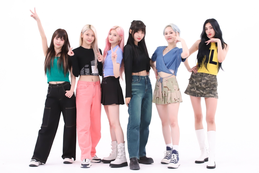 观看：EVERGLOW 在《一周偶像》中翻唱 BLACKPINK、BTS 的 Jungkook 和 ITZY