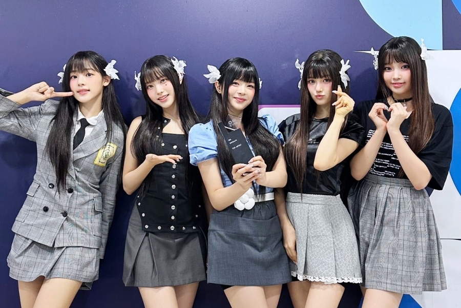 观看：NewJeans 凭借《Super Shy》在《人气歌谣》中夺得第六场胜利并获得三冠王； RIIZE、TWICE 的 Jihyo、ITZY 等人的表演