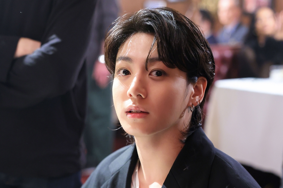 BTS 的 Jungkook 在英国官方单曲排行榜上创造历史，“Seven”重新回到前 25 名 