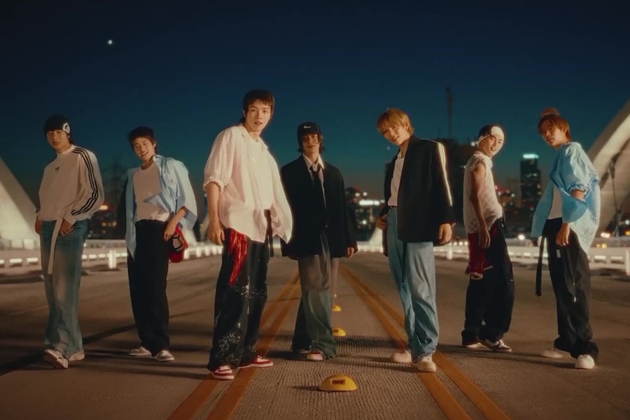 观看：RIIZE 在 Groovy Debut MV 中说“Get A Guitar”