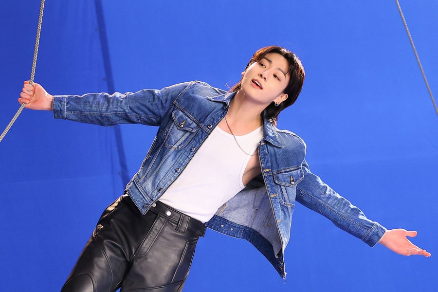 BTS 的 Jungkook 的《Seven》成为 2023 年第一首连续 7 周跻身 Billboard 全球 200 强的歌曲