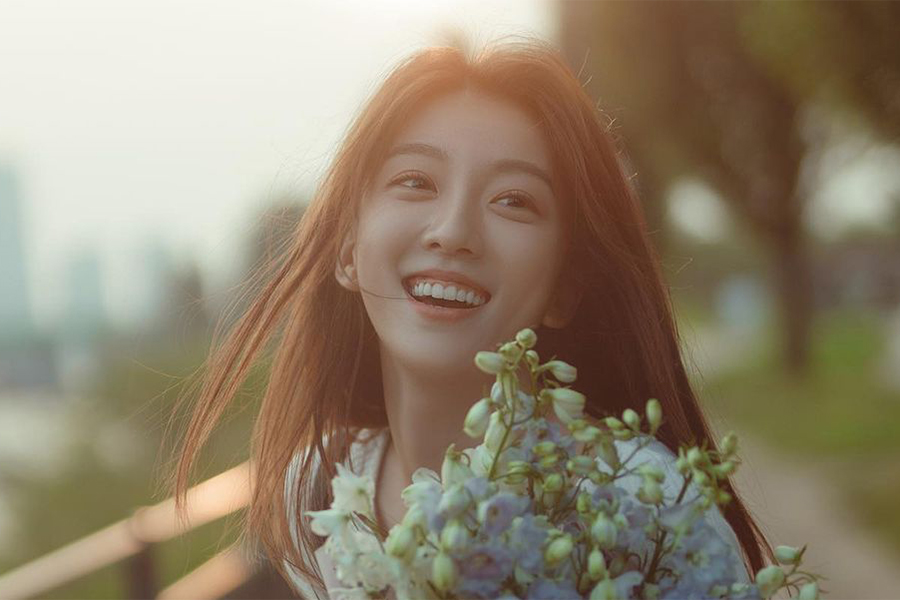 前The Ark和UNI.T成员Lee Suji手写信宣布结婚