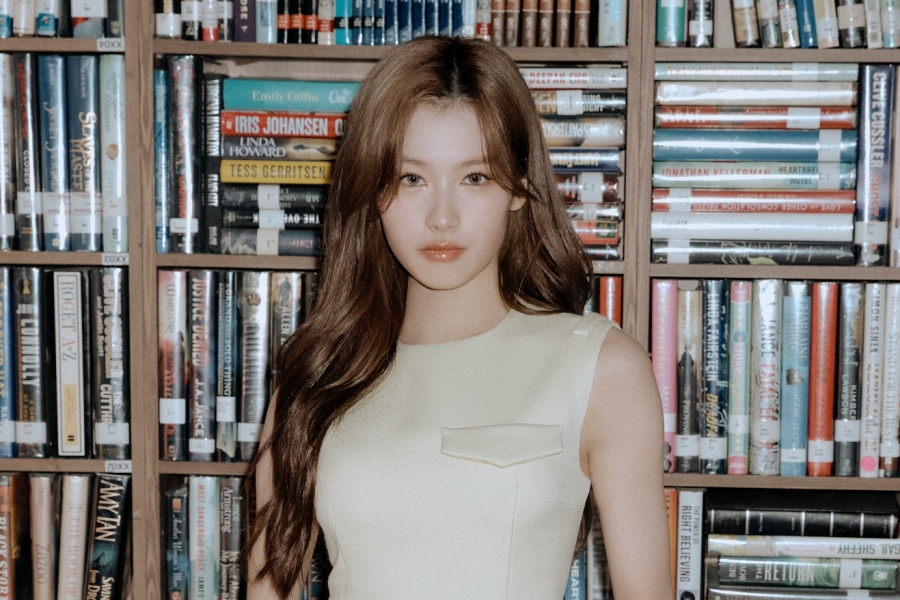 TWICE 的 Sana 正式任命为 Prada 品牌大使