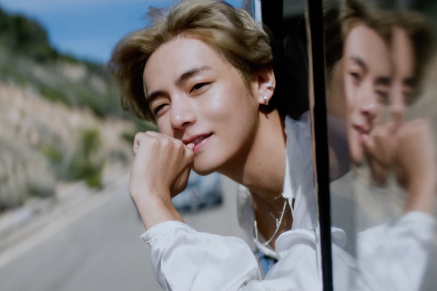 观看：BTS 的 V 在令人惊叹的个人出道曲 MV 中“慢舞”