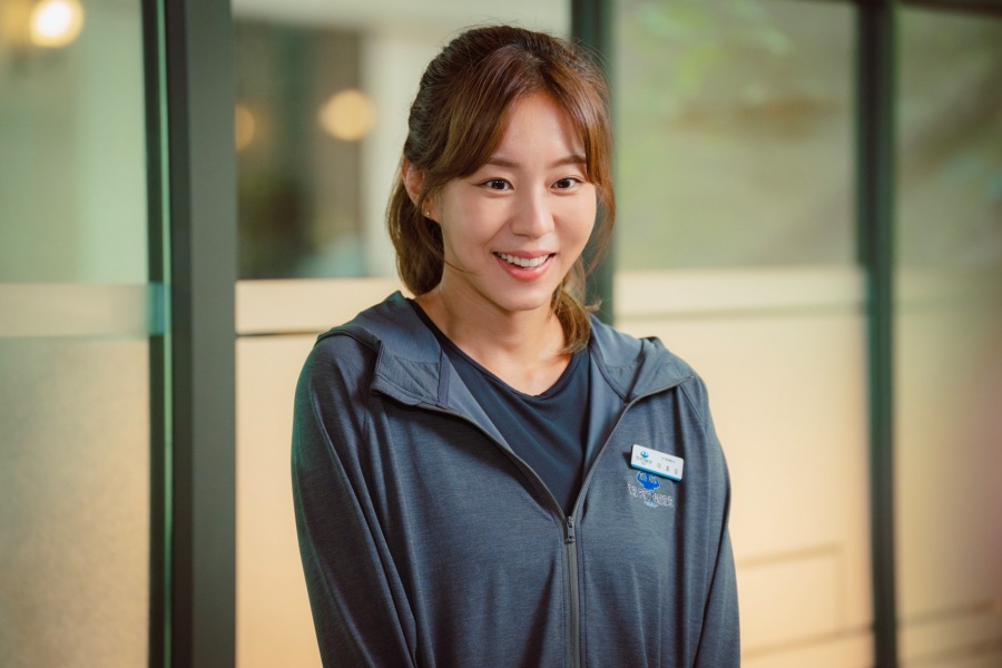 Uee 讲述在她的新剧《过你自己的生活》中扮演健身教练