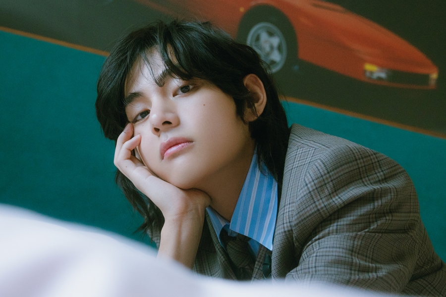BTS 的 V 凭借《Slow Dancing》首次进入英国官方单曲排行榜前 25 名