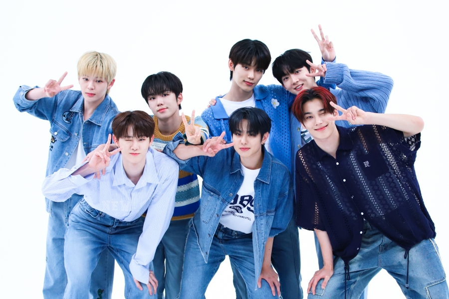 观看:EVNNE 在《一周偶像》中翻唱 ENHYPEN、NCT、NewJeans、IVE 和 Jeon Somi 观看:EVNNE 在《一周偶像》中翻唱 ENHYPEN、NCT、NewJeans、IVE 和 Jeon Somi
