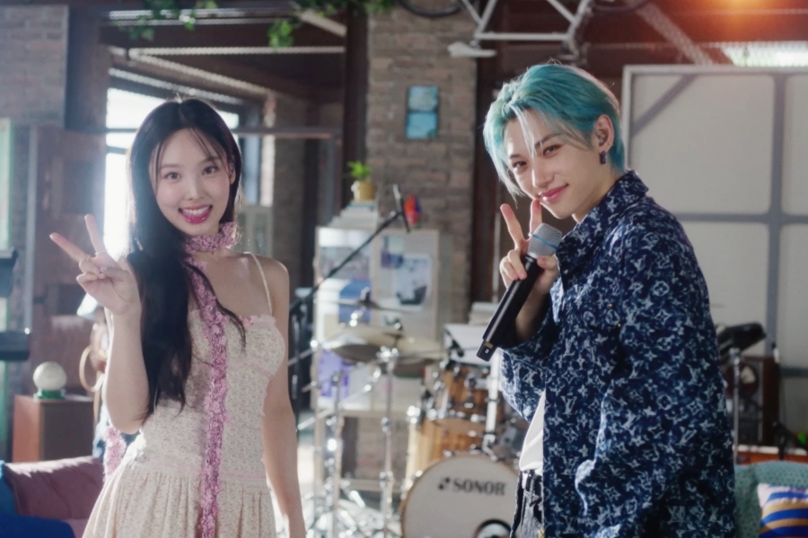 观看：TWICE 的 Nayeon 和 Stray Kids 的 Felix 推出了他们的歌曲“No Problem”的现场乐队版本