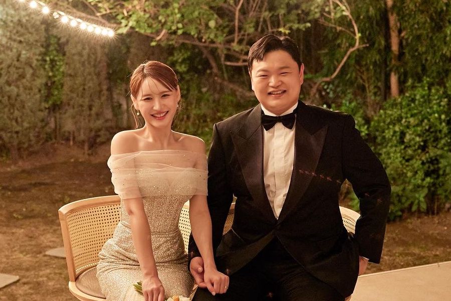 歌手阿敏与演员高圭弼分享华丽婚纱照